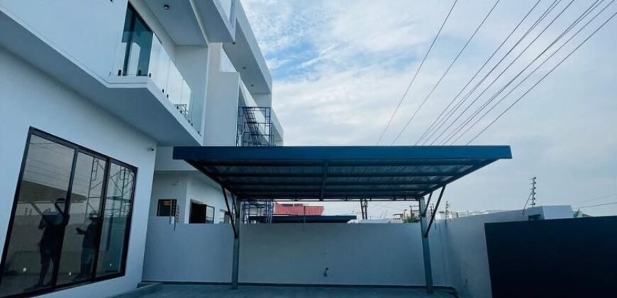 4 Bedrooms Smart Home With Elevator , Bq & Pool For sale At East Legon